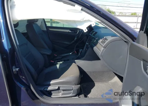 2015 Volkswagen Passat 1.8T Limited Edition z USA, uszkodzony, nr VIN 1VWAT7A32FC113160